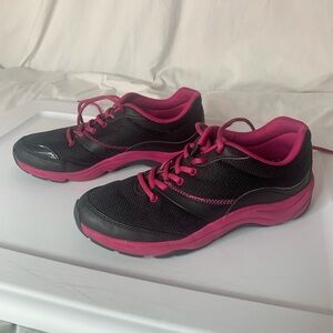 Vionic Kona women’s sneakers size7.5 med width